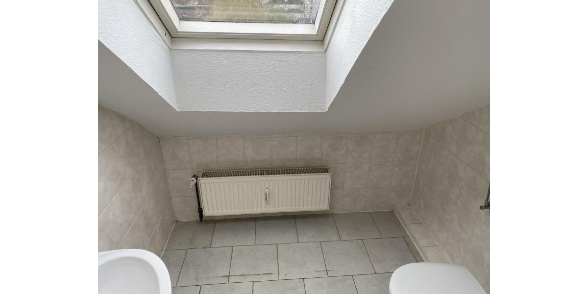 Dachgeschoßwohnung Nordenham - 3 Zimmer, 63 m&sup2;, 450&euro; | Angebot:24983534