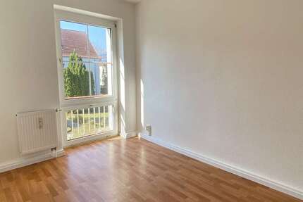 Wohnung Groß Schacksdorf - 3 Zimmer, 66 m&sup2;, 323&euro; | Angebot:26134160
