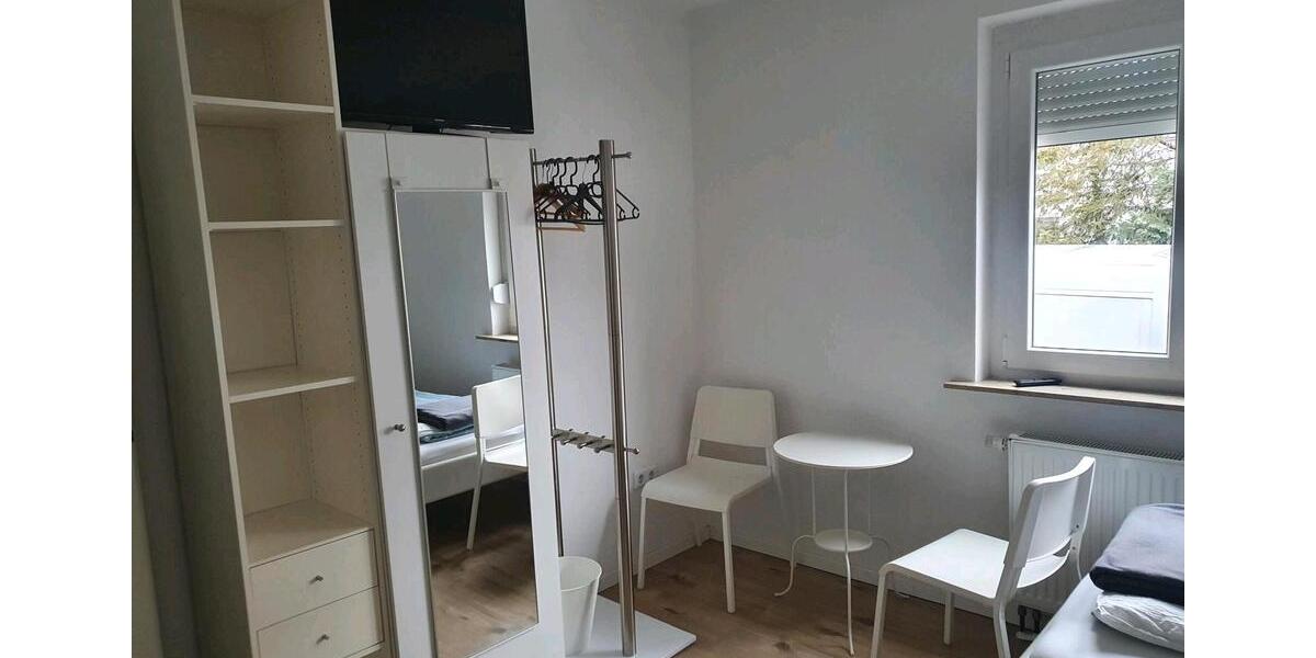 Erdgeschoßwohnung Rottenburg am Neckar - 20 Zimmer, 400 m&sup2;, 500&euro; | Angebot:19697081