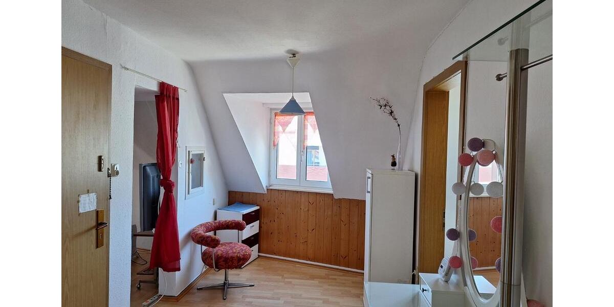 Dachgeschoßwohnung Friedrichshafen - 2.5 Zimmer, 35 m&sup2;, 700&euro; | Angebot:24570651
