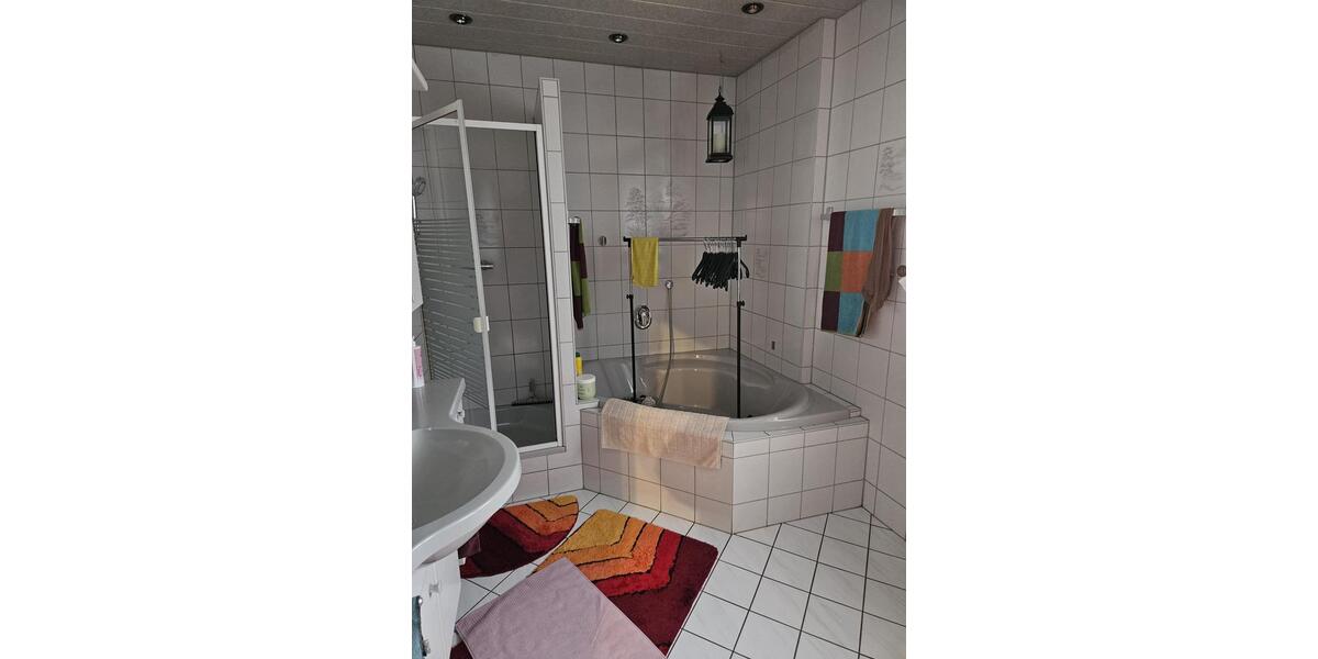 Etagenwohnung Schiffweiler - 5 Zimmer, 150 m&sup2;, 975&euro; | Angebot:26007859