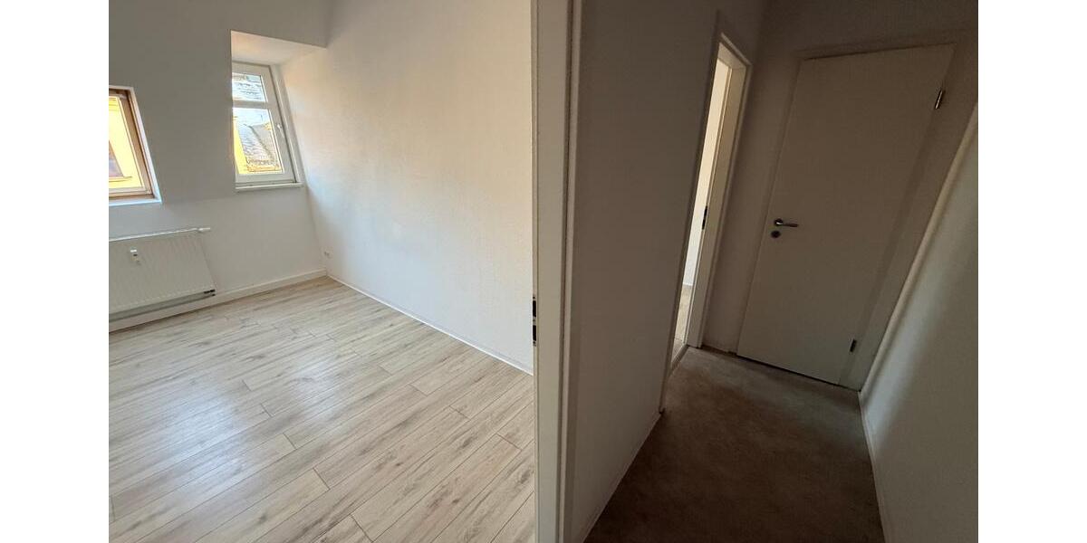 Wunderschöne 4-Raum-DG-Wohnung mit Balkon in Greiz direkt im Stadtzentrum 4 zimmer