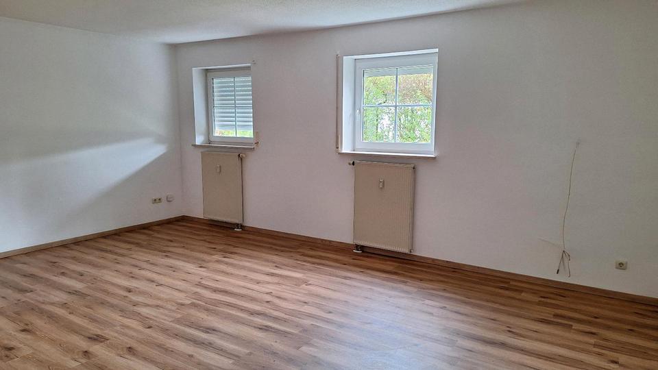Etagenwohnung Schierling - 3 Zimmer, 90 m&sup2;, 600&euro; | Angebot:26535697