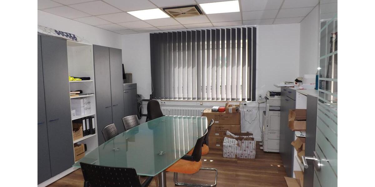 Top AutohausGewerbefläche ca. 1.000 m² + optional 2.185 m² HallenWerkstattfläche in guter Lage von Salzgitter-Bad zimmer