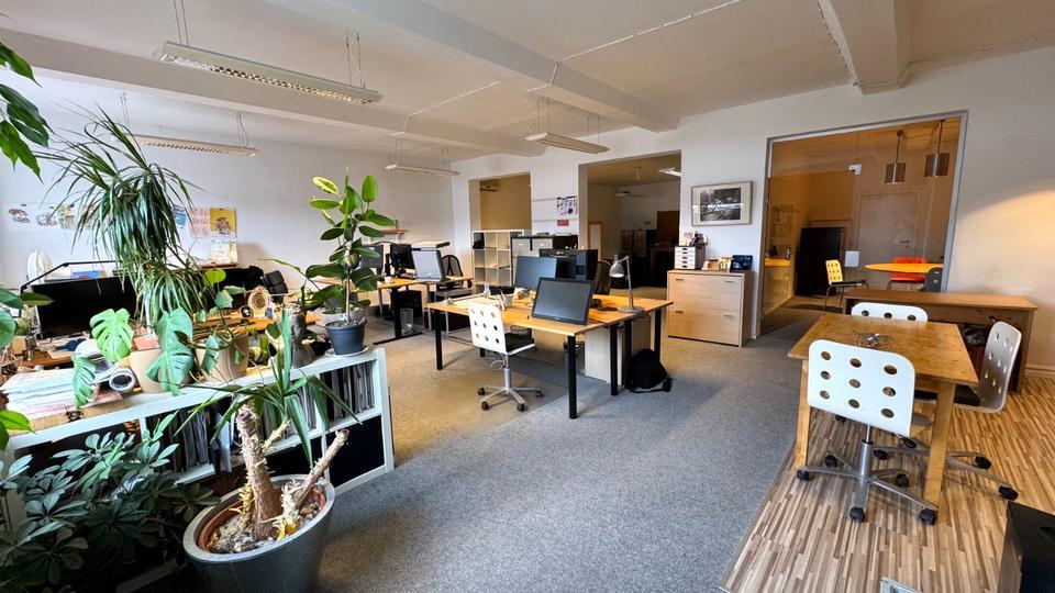 Arbeitsplatz in kreativer Bürogemeinschaft