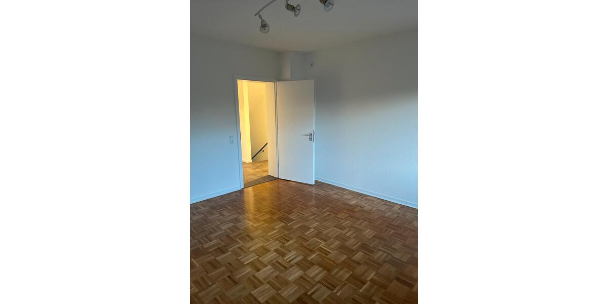 Etagenwohnung Gladenbach - 3 Zimmer, 117 m&sup2;, 1.315&euro; | Angebot:26241348