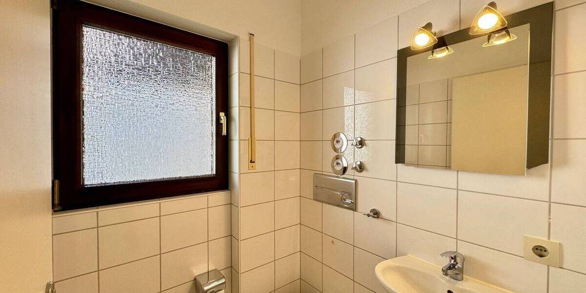 Etagenwohnung Baden-Baden Innenstadt - 3 Zimmer, 105 m&sup2;, 1.250&euro; | Angebot:26730777