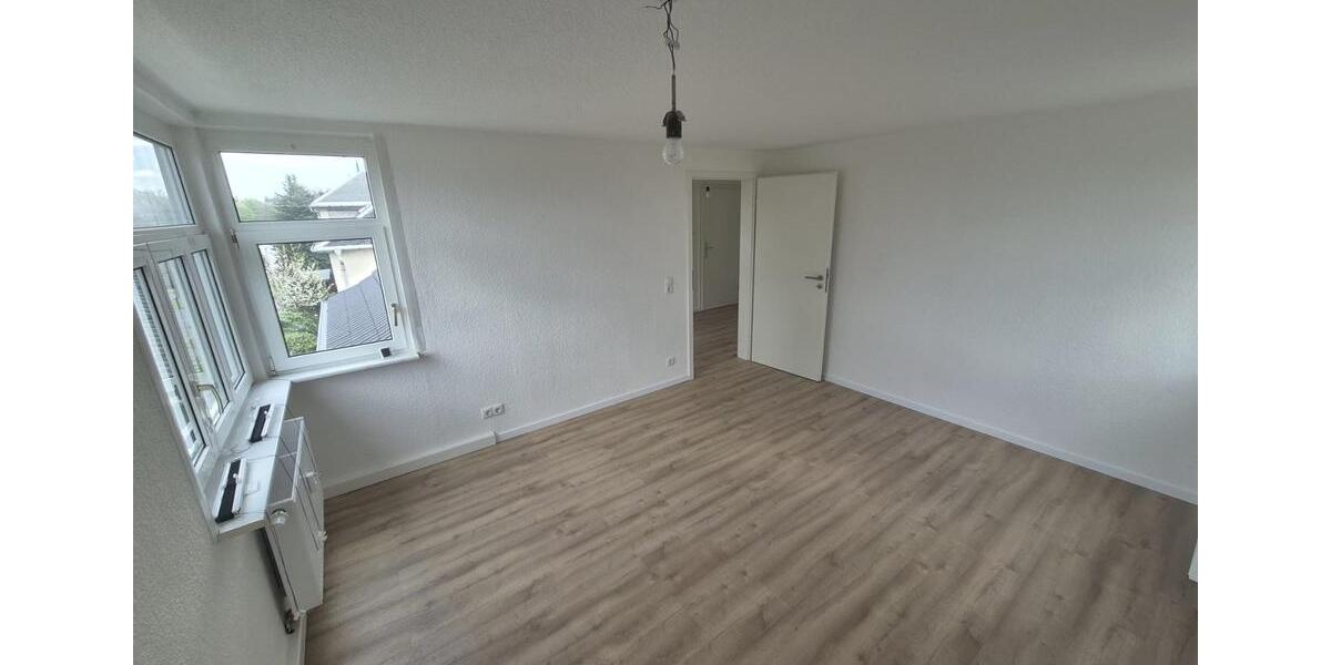 Dachgeschoßwohnung Limbach-Oberfrohna Oberfrohna - 3 Zimmer, 58 m&sup2;, 390&euro; | Angebot:26396288