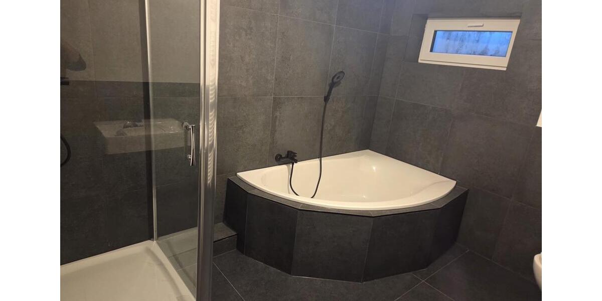 Erdgeschoßwohnung Waldmohr - 3 Zimmer, 125 m&sup2;, 1.500&euro; | Angebot:24977764