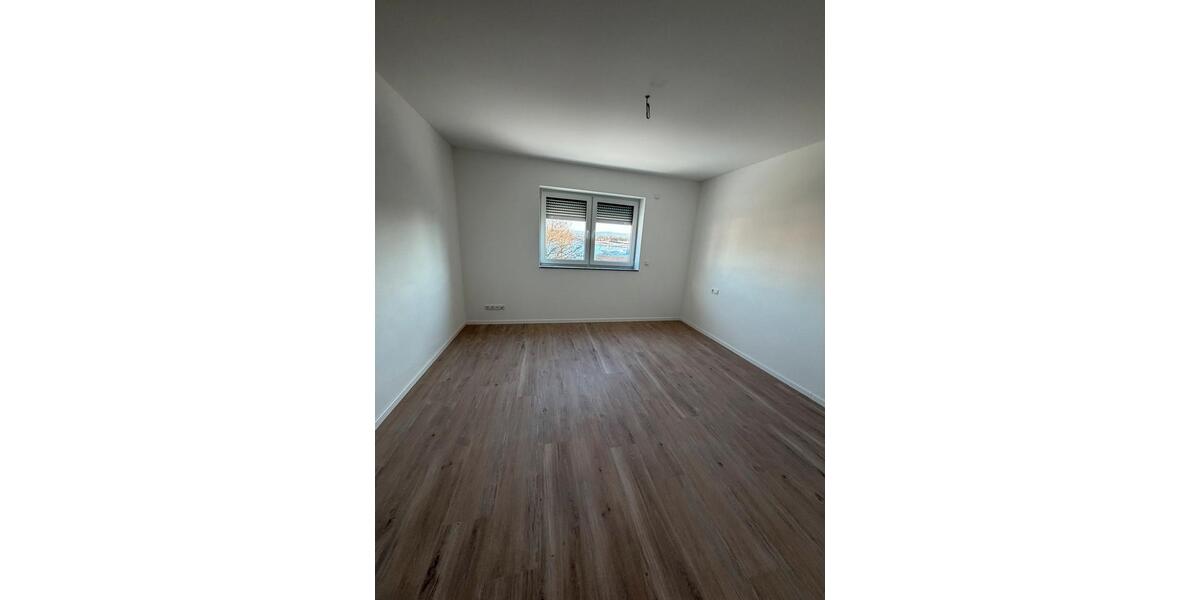 Etagenwohnung Wackersdorf - 3 Zimmer, 90 m&sup2;, 1.150&euro; | Angebot:24559475