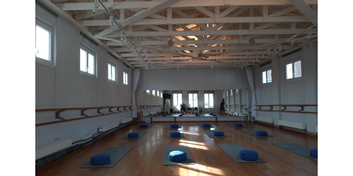 Raum für Gruppen: Tanz, Yoga, Körperarbeit usw. zimmer