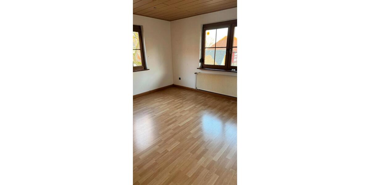 Etagenwohnung Großheirath - 5 Zimmer, 125 m&sup2;, 740&euro; | Angebot:26251085