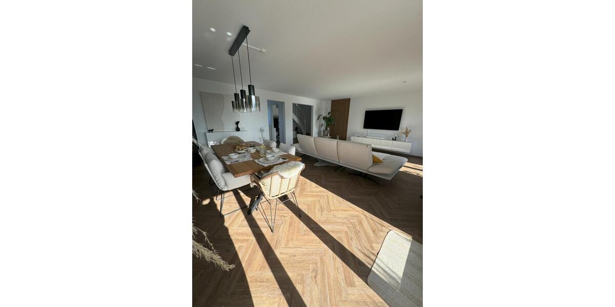 Lichtdurchflutete, großzügige Maisonette-Wohnung Norderstedt 3 zimmer