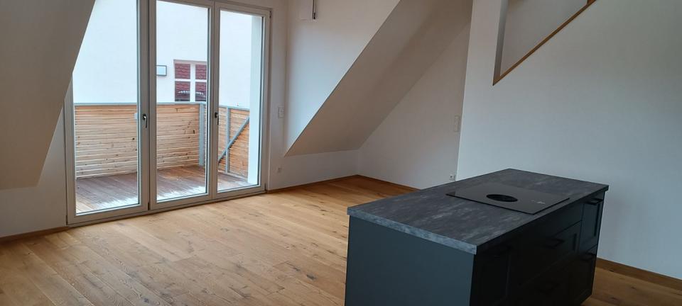 Dachgeschoßwohnung Oettingen in Bayern - 3 Zimmer, 103 m&sup2;, 1.200&euro; | Angebot:24877175