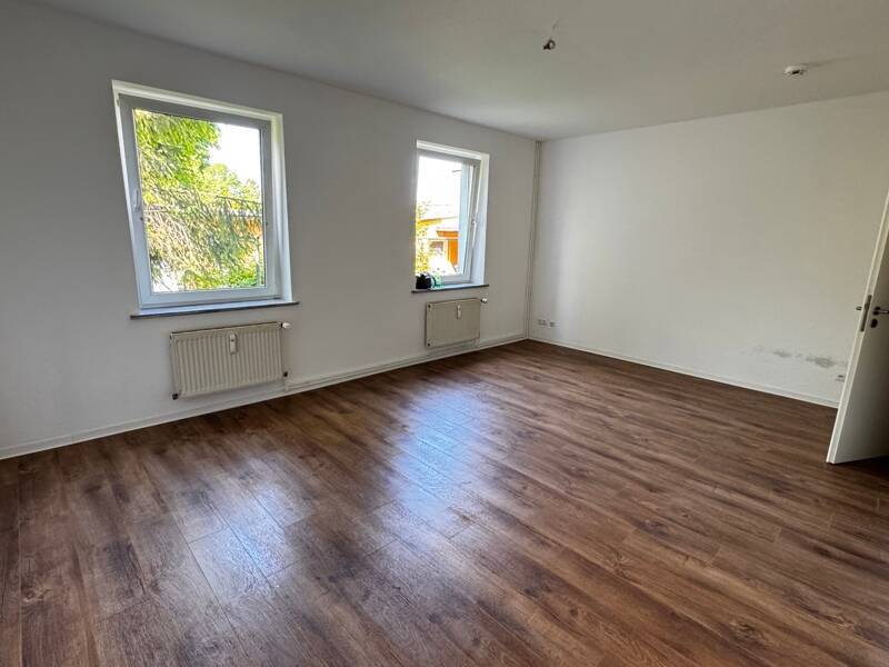Sanierte Wohnung mit Blick in den Hinterhof - unweit des Hafens