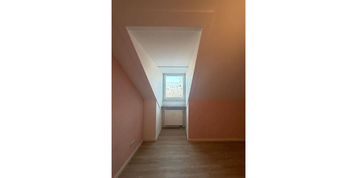 Dachgeschoßwohnung Kumhausen - 1 Zimmer, 18 m&sup2;, 430&euro; | Angebot:26070195