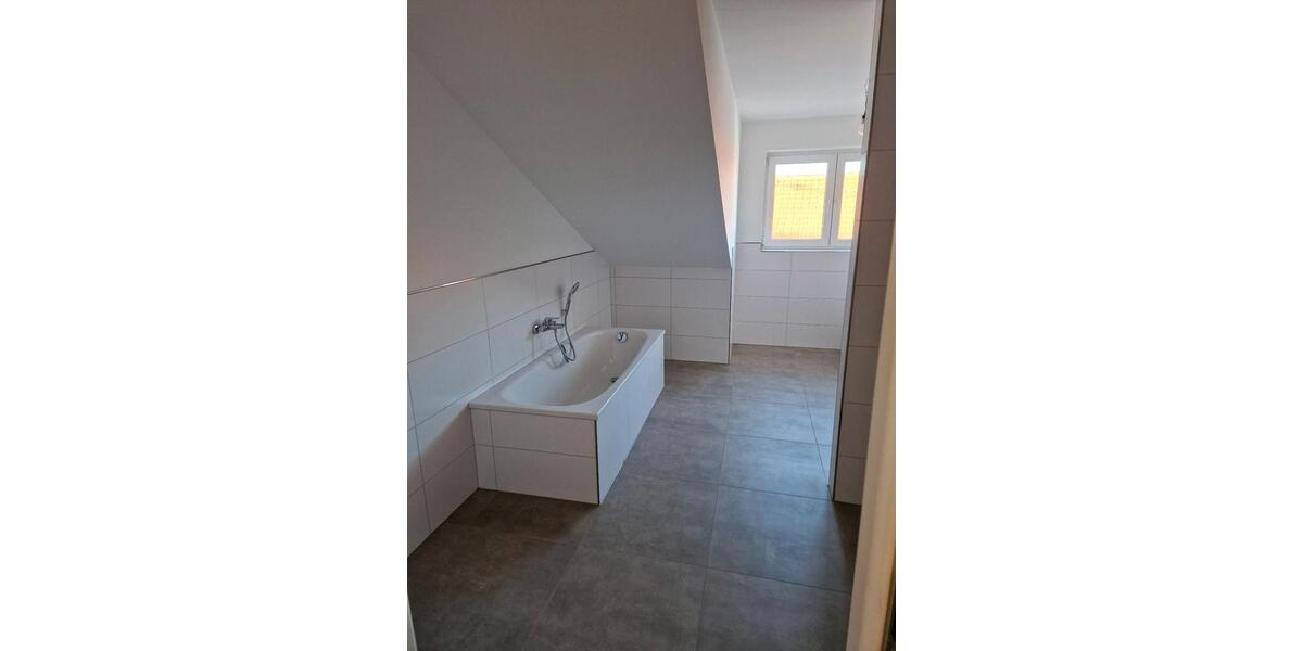 Dachgeschoßwohnung Lage - 3 Zimmer, 110 m&sup2;, 1.544&euro; | Angebot:24769508