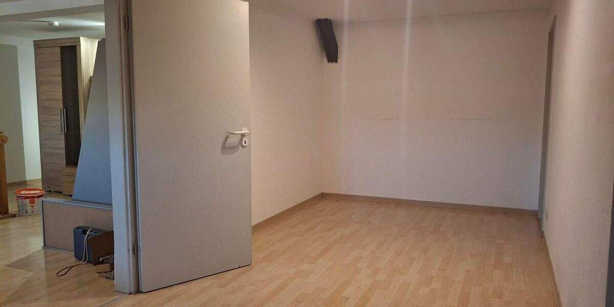 Etagenwohnung Hildburghausen Wallrabs - 2 Zimmer, 72 m&sup2;, 480&euro; | Angebot:25797422