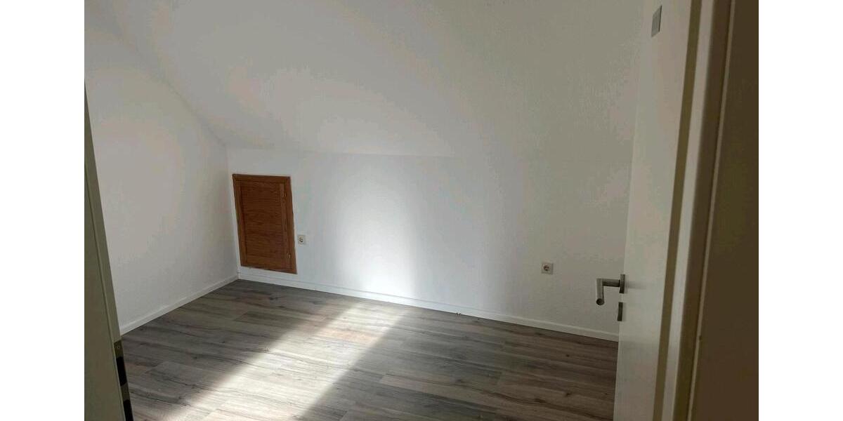 Dachgeschoßwohnung Hettstedt - 2 Zimmer, 50 m&sup2;, 375&euro; | Angebot:25995681