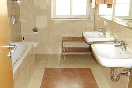 Wohnung zum Mieten in Zwickau 815 € 98.75 m² 4 zimmer