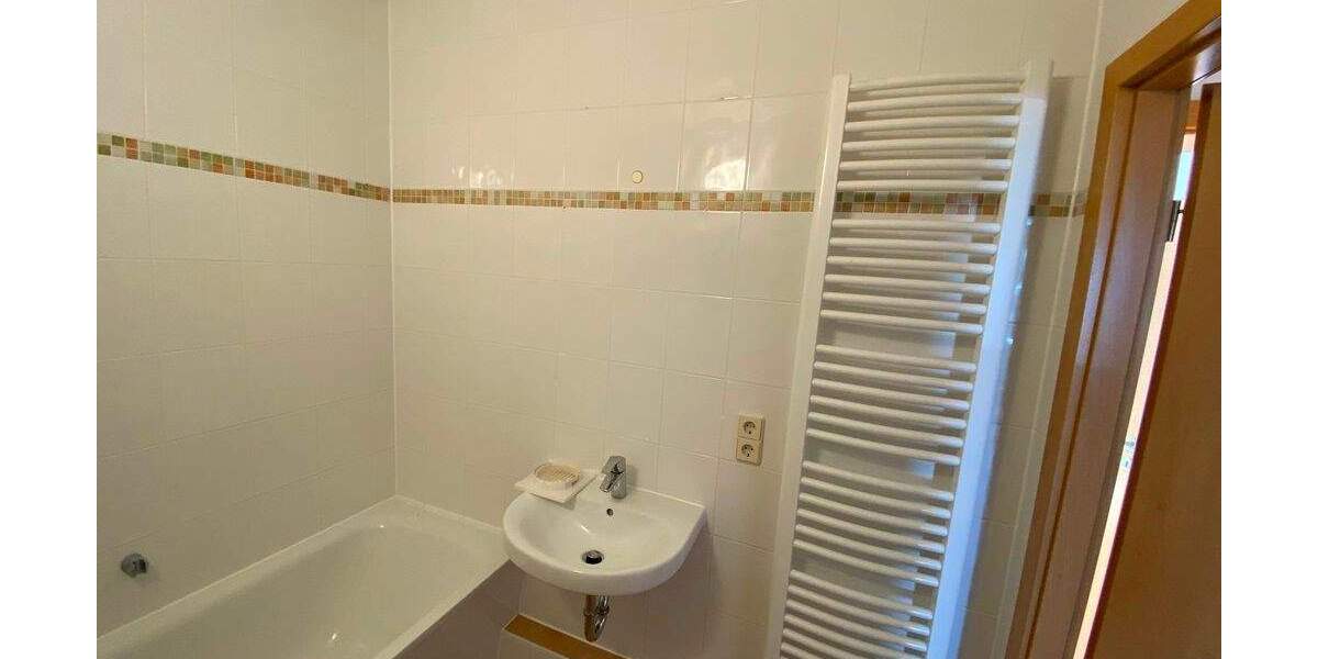 Etagenwohnung Suhl Neundorf - 4 Zimmer, 64 m&sup2;, 340&euro; | Angebot:25268283