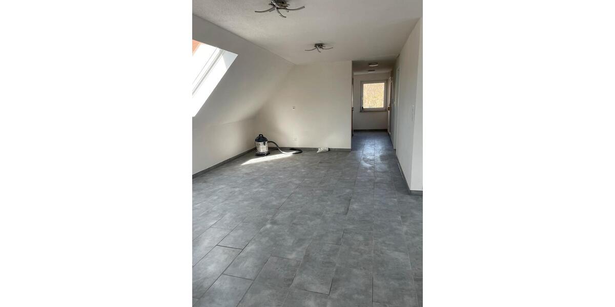 Dachgeschoßwohnung Brackenheim - 4 Zimmer, 80 m&sup2;, 1.325&euro; | Angebot:26047524