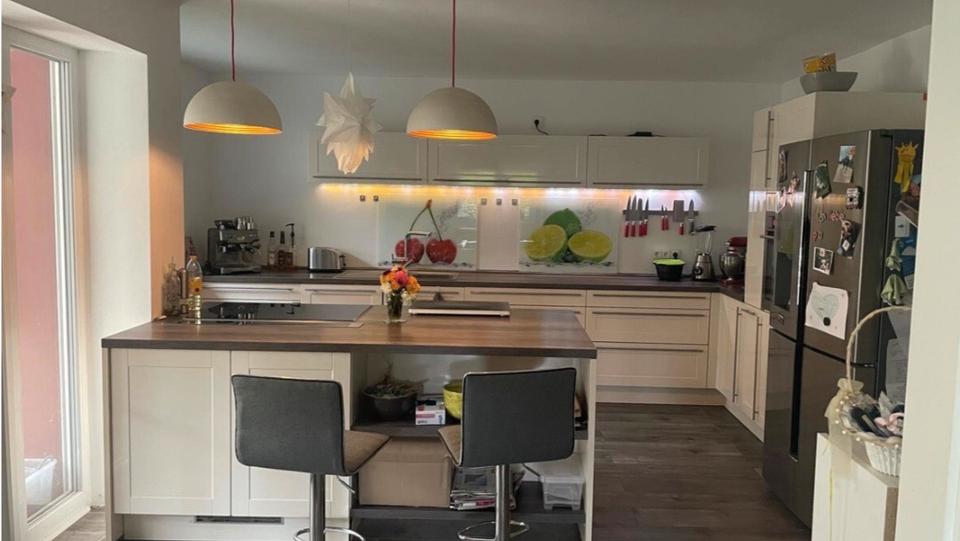 Erdgeschoßwohnung Rellingen - 5.5 Zimmer, 160 m&sup2;, 2.100&euro; | Angebot:26035688