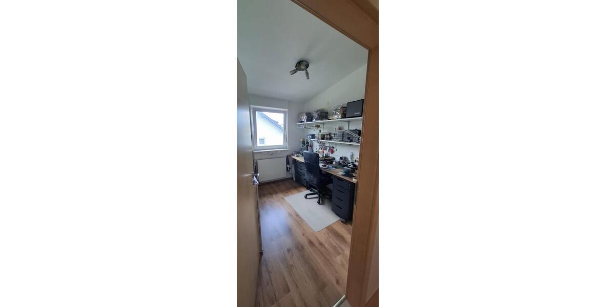 Dachgeschoßwohnung Lohfelden - 3 Zimmer, 85 m&sup2;, 850&euro; | Angebot:26256111