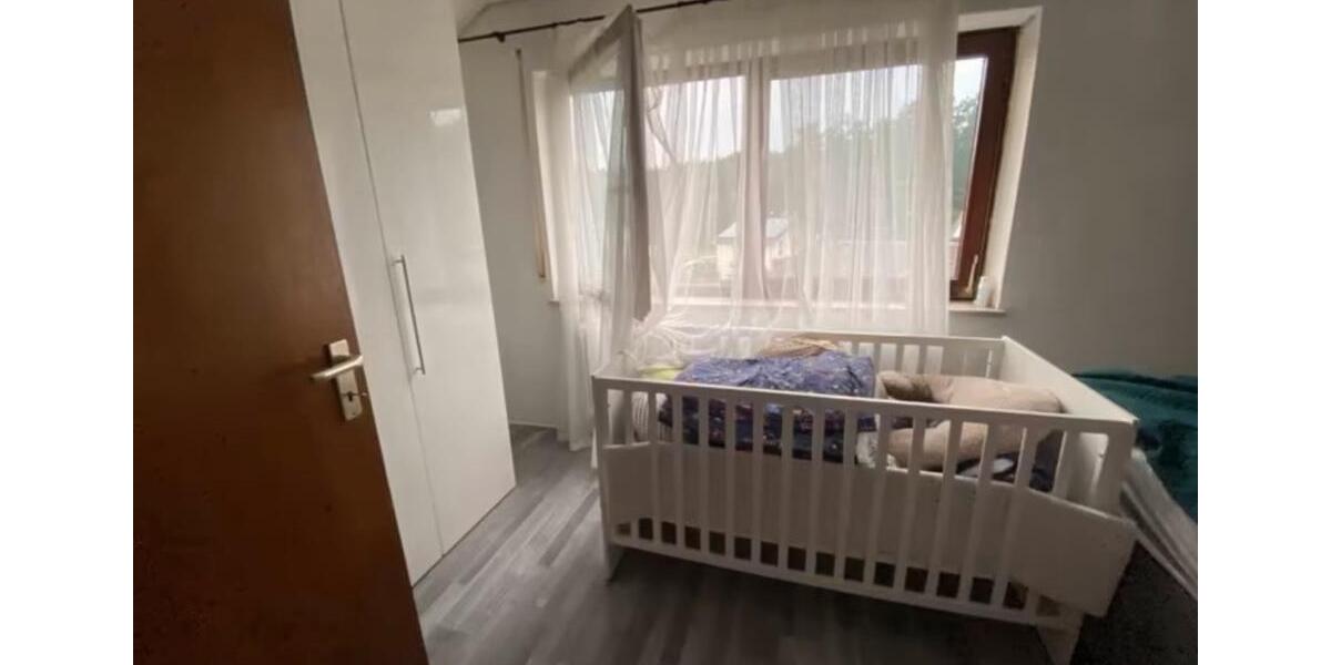 Vermiete 3 Zimmer Dachgeschosswohnung mit Loggia 3 zimmer