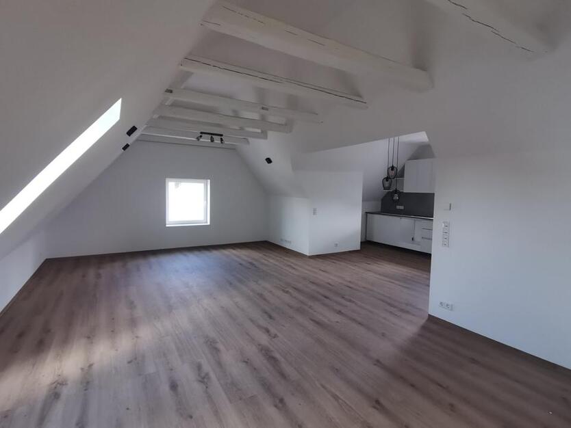Schöne kernsanierte 3-Zimmer Dachgeschoßwohnung