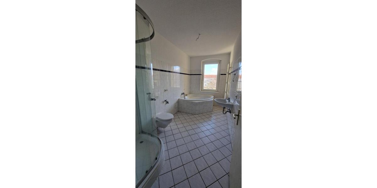 Etagenwohnung Weißenfels - 4 Zimmer, 97 m&sup2;, 580&euro; | Angebot:25804372