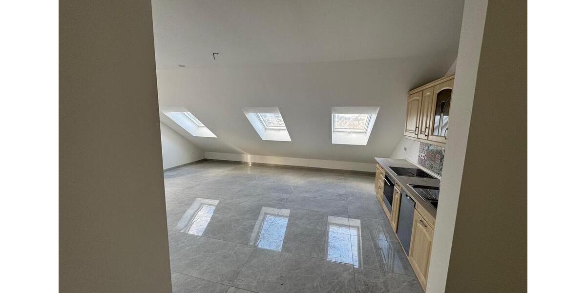 Dachgeschoßwohnung Kreuztal - 2 Zimmer, 65 m&sup2;, 900&euro; | Angebot:24840517