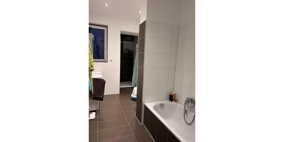 Etagenwohnung Hattingen - 5 Zimmer, 125 m&sup2;, 1.200&euro; | Angebot:24344944