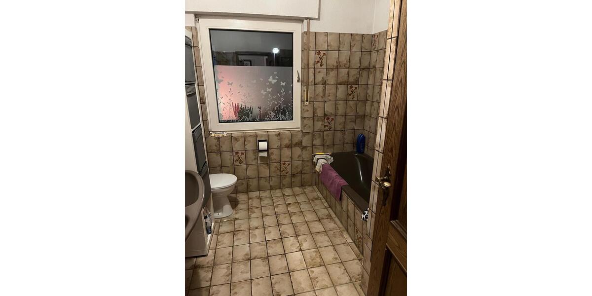 Erdgeschoßwohnung Sundern (Sauerland) - 4 Zimmer, 166 m&sup2;, 1.300&euro; | Angebot:24654472