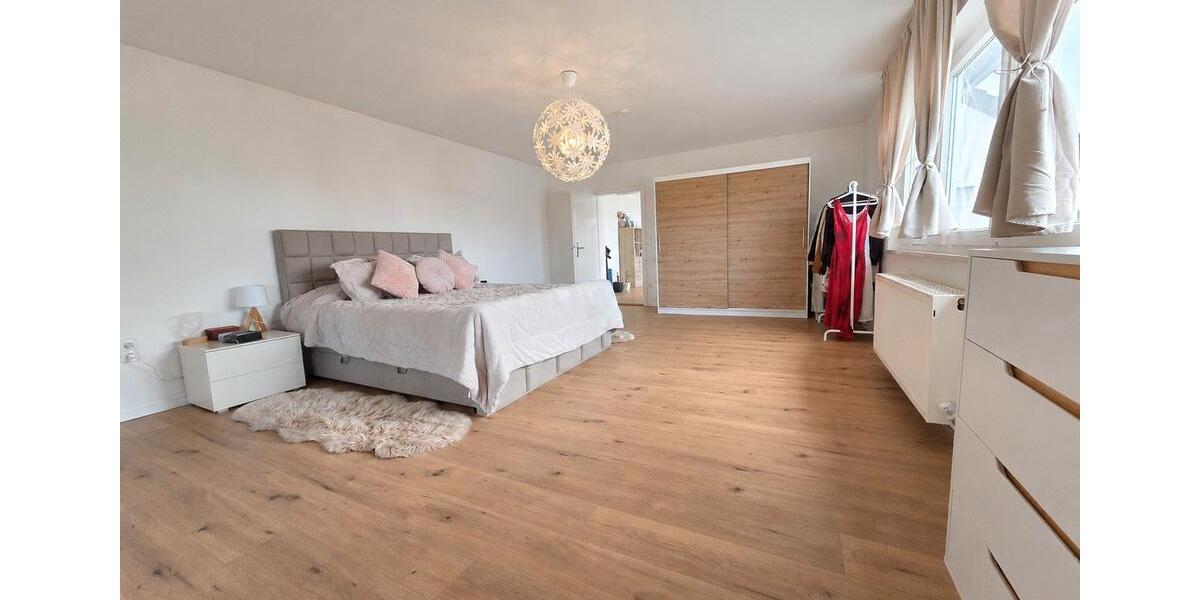 Etagenwohnung Oberhausen-Rheinhausen Rheinhausen - 3.5 Zimmer, 131 m&sup2;, 1.050&euro; | Angebot:26686279