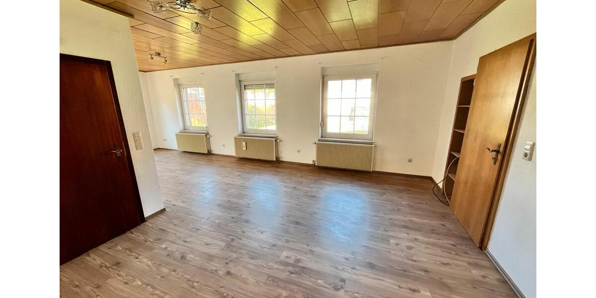 Einfamilienhaus Korbach - 7 Zimmer, 177 m&sup2;, 985&euro; | Angebot:26636423