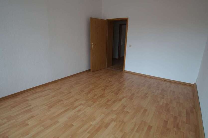 2-Zimmer-Whg im Erdgeschoß - separate Küche, Tageslichtbad mit Dusche, Laminat 2 zimmer