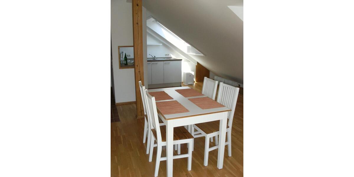 Charmante, möblierte Dachgeschosswohnung mit schöner Aussicht 3 zimmer