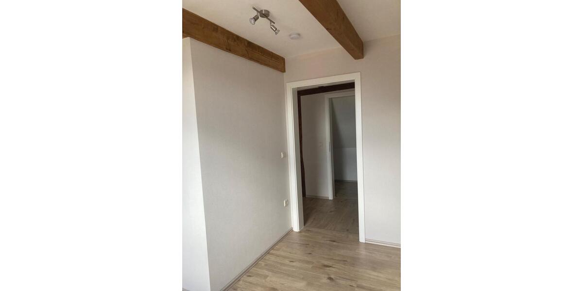 Dachgeschosswohnung mit Klima Balkon EBK Neuzustand Unikat 2 zimmer