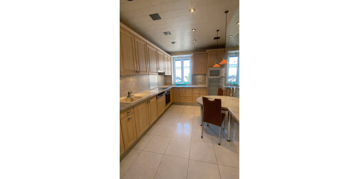 Großzügige 2 Zimmer Wohnung mit Einbauküche in zentraler Lage Saa 2 zimmer