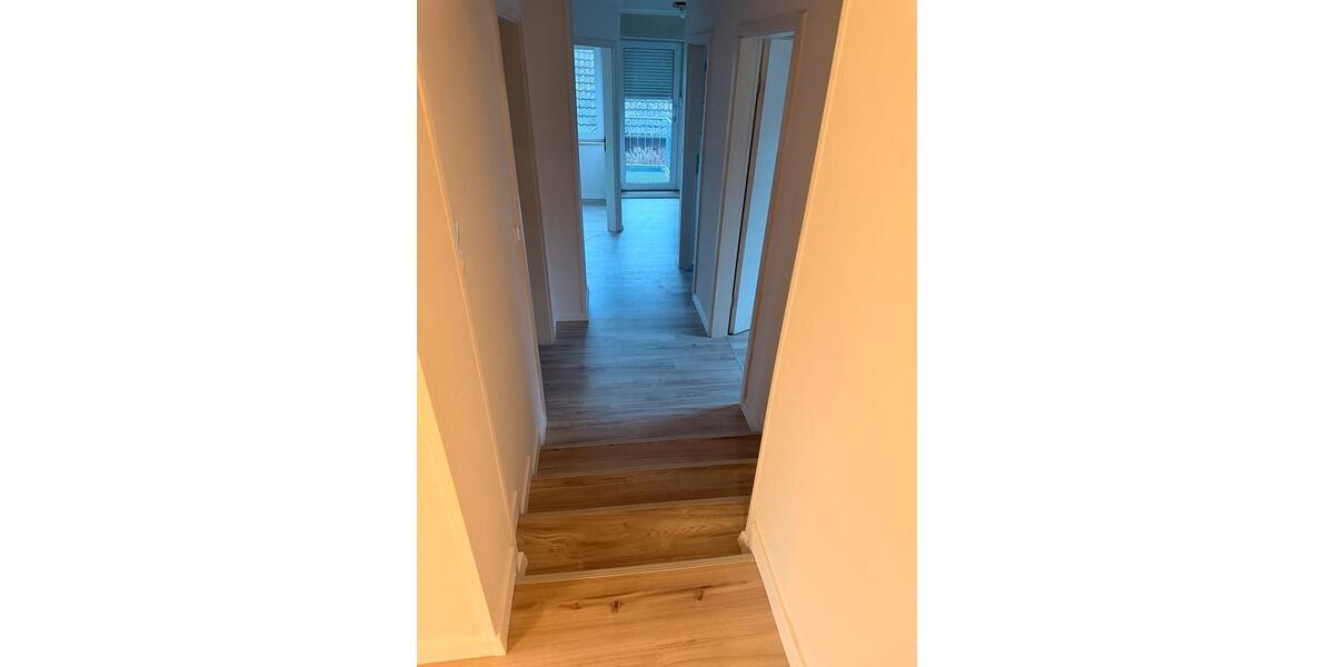 Dachgeschoßwohnung Bremen Neustadt - 6.5 Zimmer, 158 m&sup2;, 1.800&euro; | Angebot:25236213