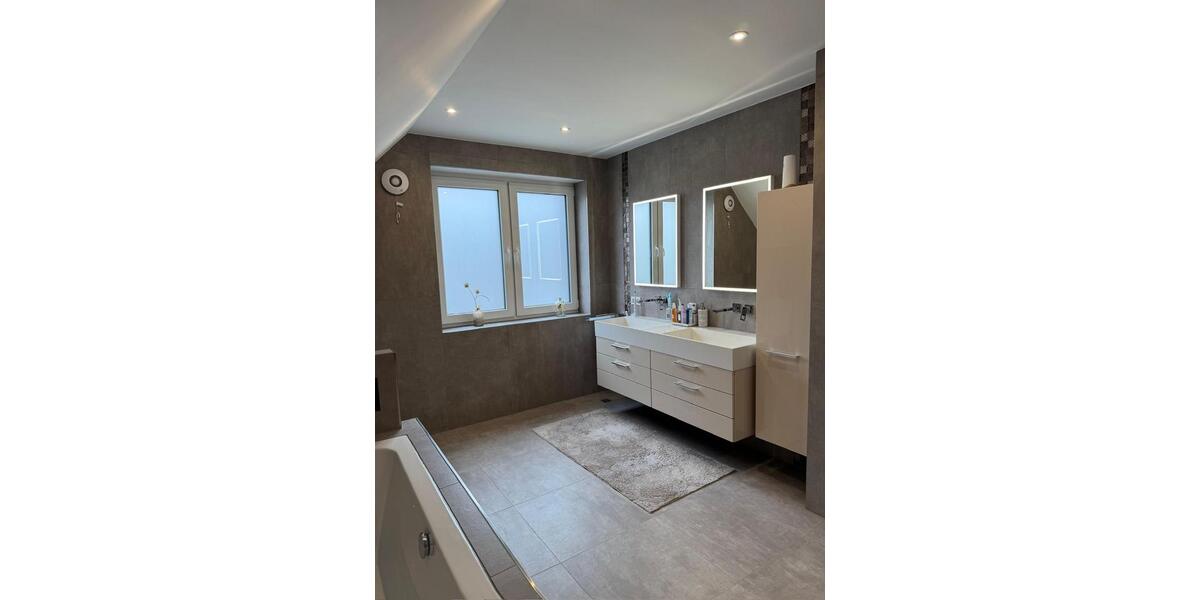 Einfamilienhaus Rheine - 7 Zimmer, 236 m&sup2;, 2.200&euro; | Angebot:26266276