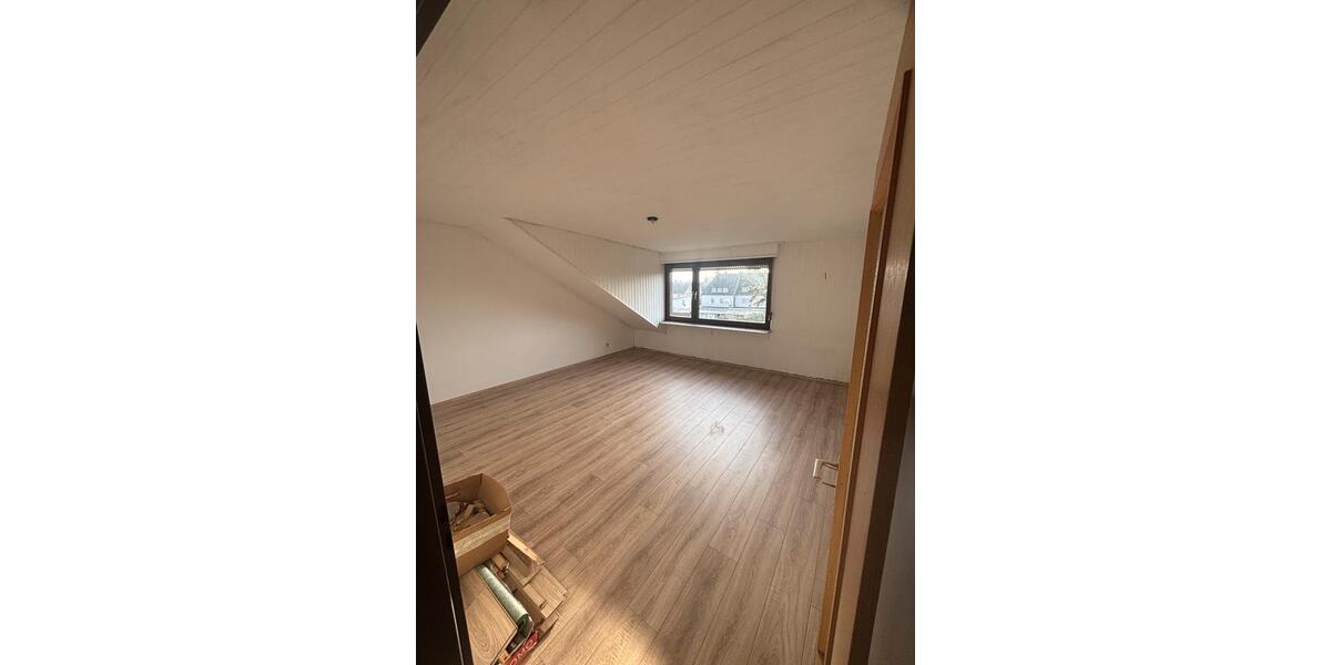 Dachgeschoßwohnung Mönchengladbach Süd - 3 Zimmer, 70 m&sup2;, 630&euro; | Angebot:24548426