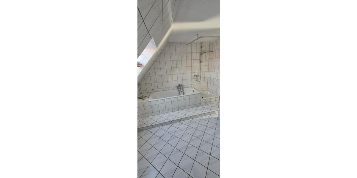 Dachgeschoßwohnung Warburg - 4 Zimmer, 86 m&sup2;, 550&euro; | Angebot:25309698