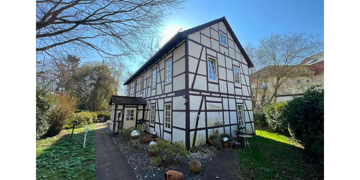 Einfamilienhaus Bad Pyrmont - 6 Zimmer, 240 m&sup2;, 1.500&euro; | Angebot:26193677