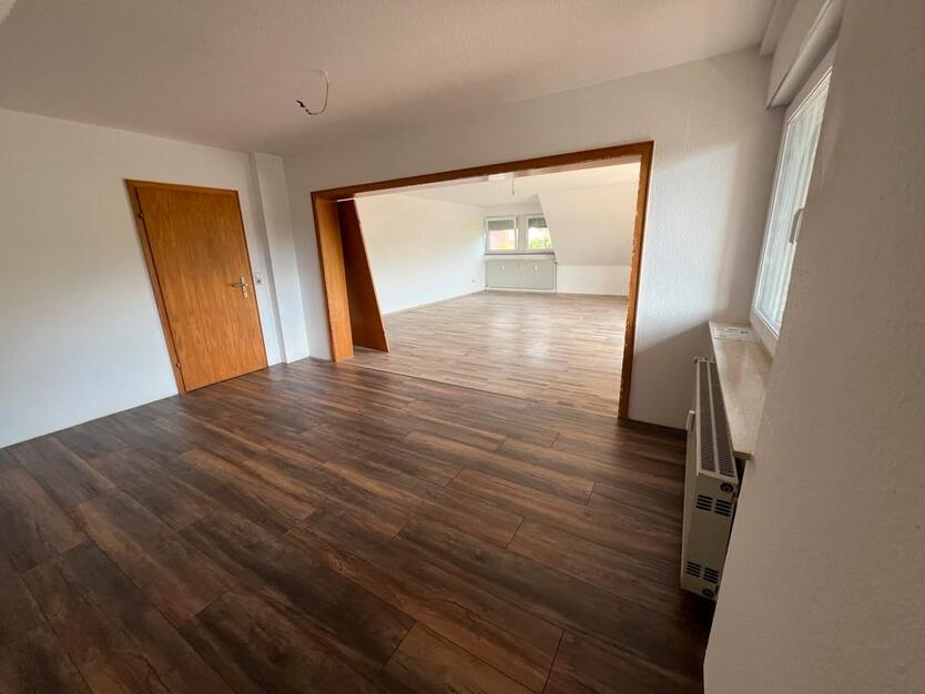Schöne 4 Zimmer Wohnung mit Stellplatz und Keller