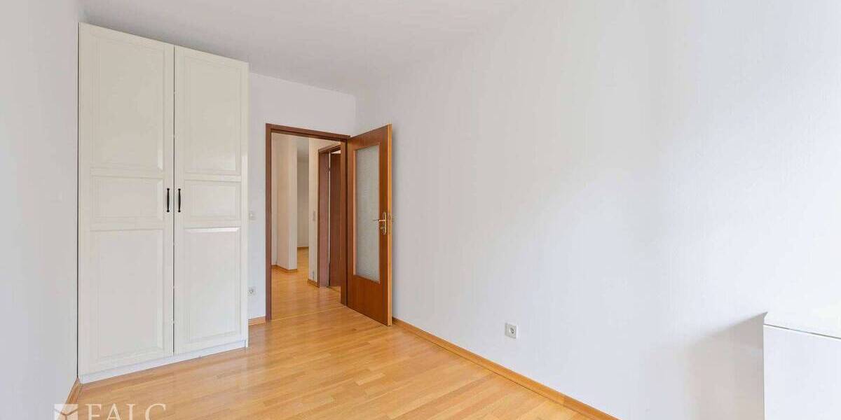 Etagenwohnung München Thalk.Obersendl.-Forsten-Fürstenr.-Solln - 4 Zimmer, 126 m&sup2;, 2.850&euro; | Angebot:26309049