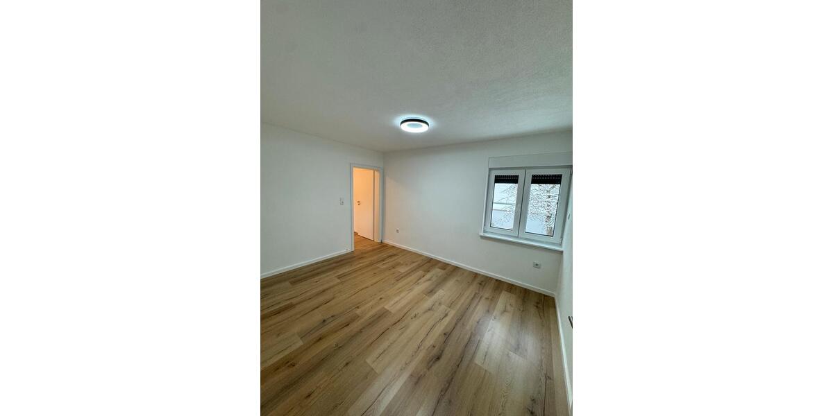 Moderne Erstvermietung nach Kernsanierung-85m² mit Balkon 3 zimmer