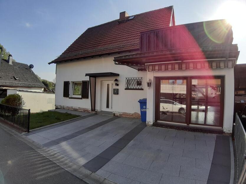 Klimatisiertes Einfamilienhaus in Hetzbach zu vermieten