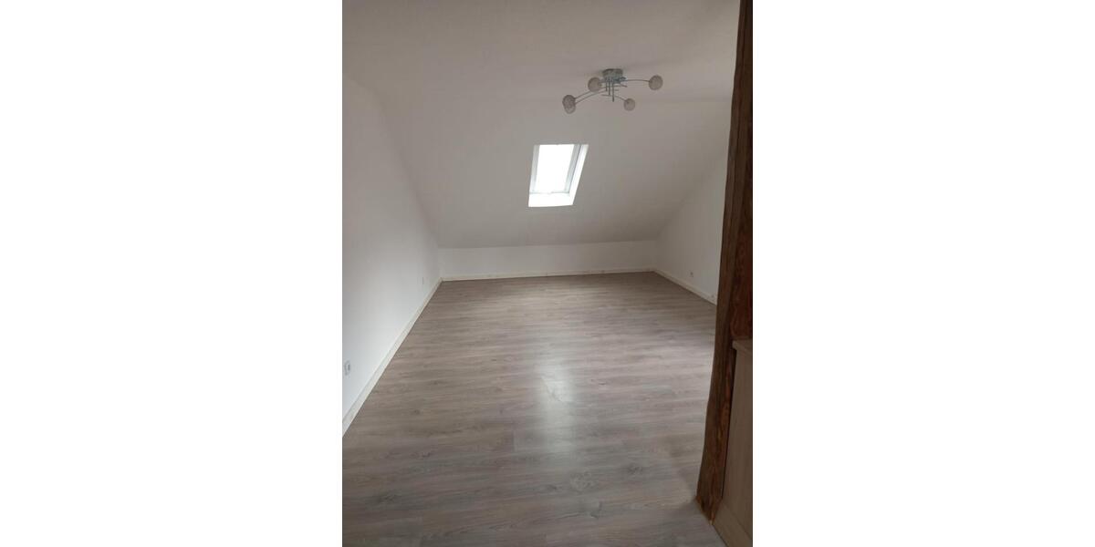 Dachgeschoßwohnung Uehlfeld - 3.5 Zimmer, 75 m&sup2;, 550&euro; | Angebot:26539982